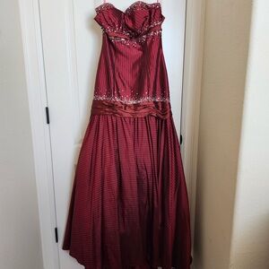 Elegant Red Strapless Gown